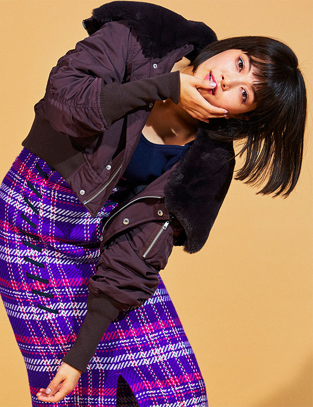 LOOK 04 | フェミニンに昇華した大人女子のMA-1