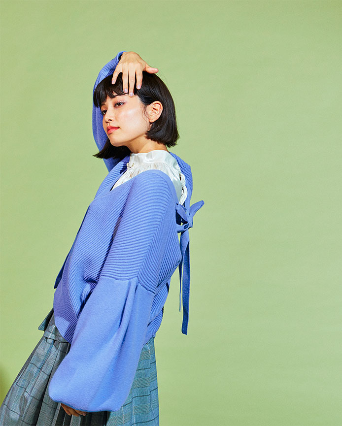 LOOK 09 | シルエットが大人可愛いバックレースカーデ