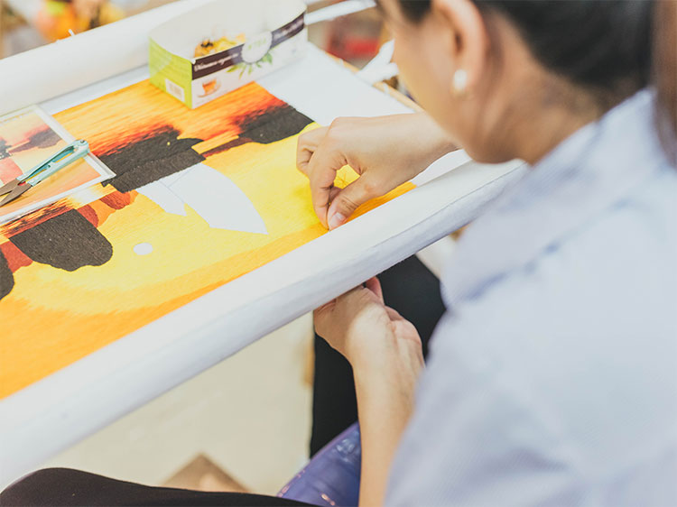 刺繍作品の実演販売